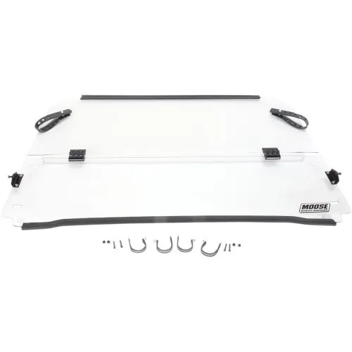 Vue avant du pare-brise pliable monté sur un Polaris RZR, protection claire et robuste